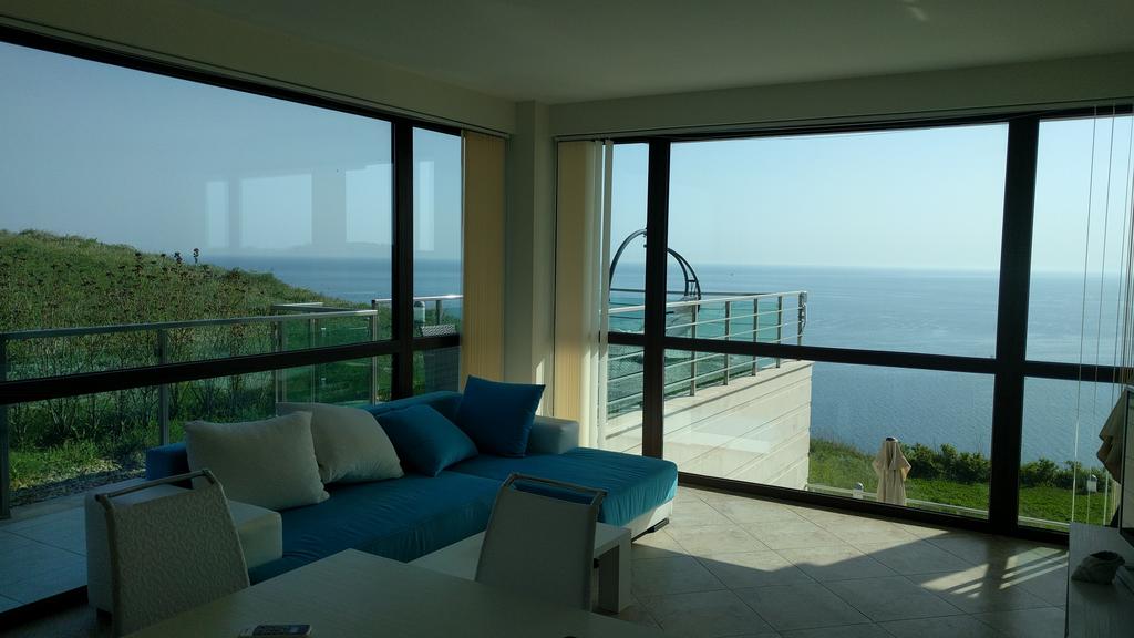 Double Bedroom Apartment with veranda and frontal sea view